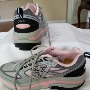Gdefy sneakers